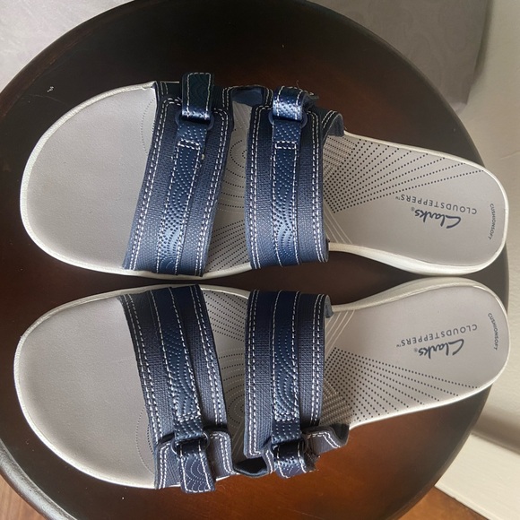 Clarks Sandals 🩴 - Picture 5 of 10